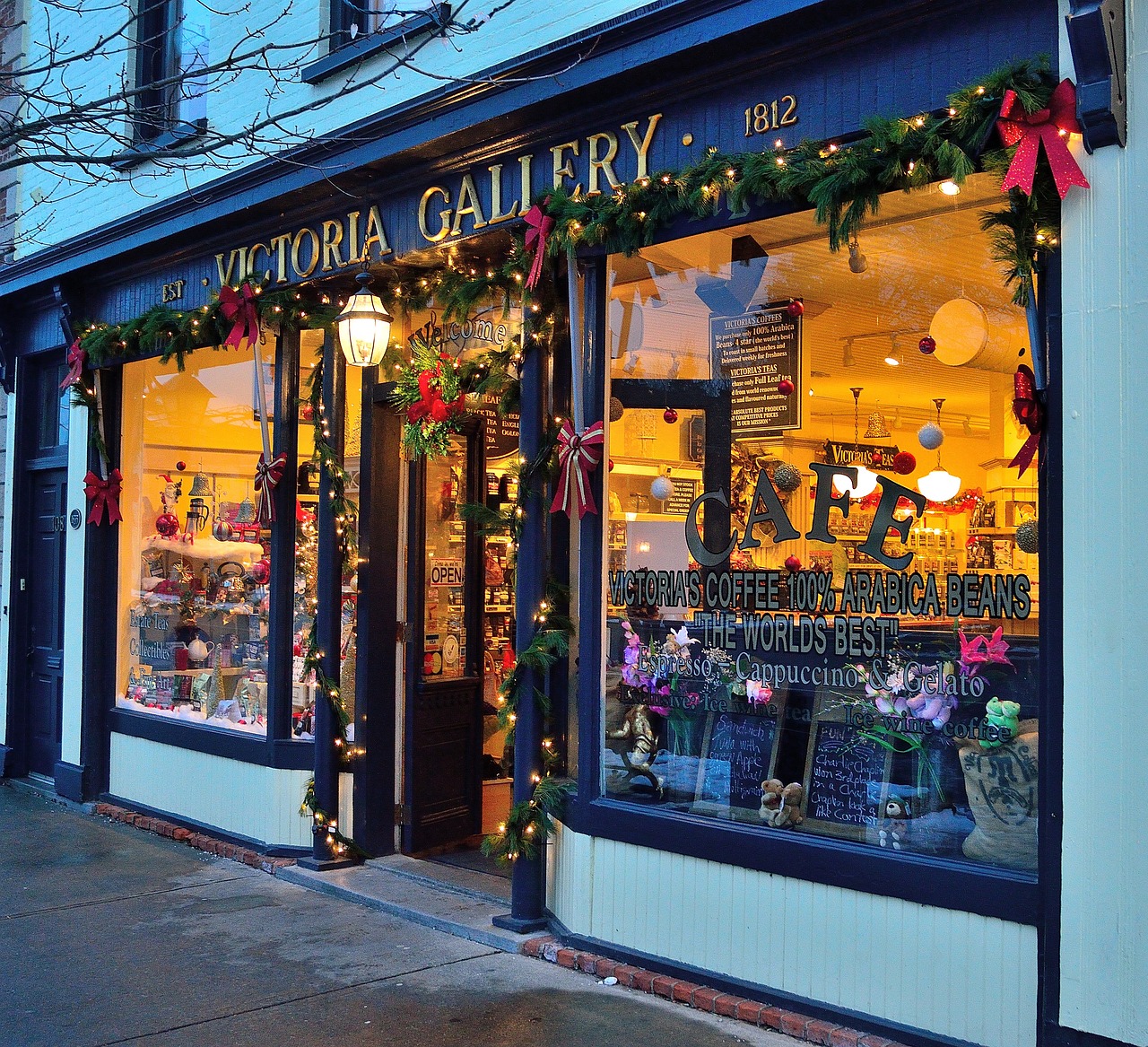 this image shows Woodland Commercial Holly Jolly Christmas Lights in Sacramento, CA