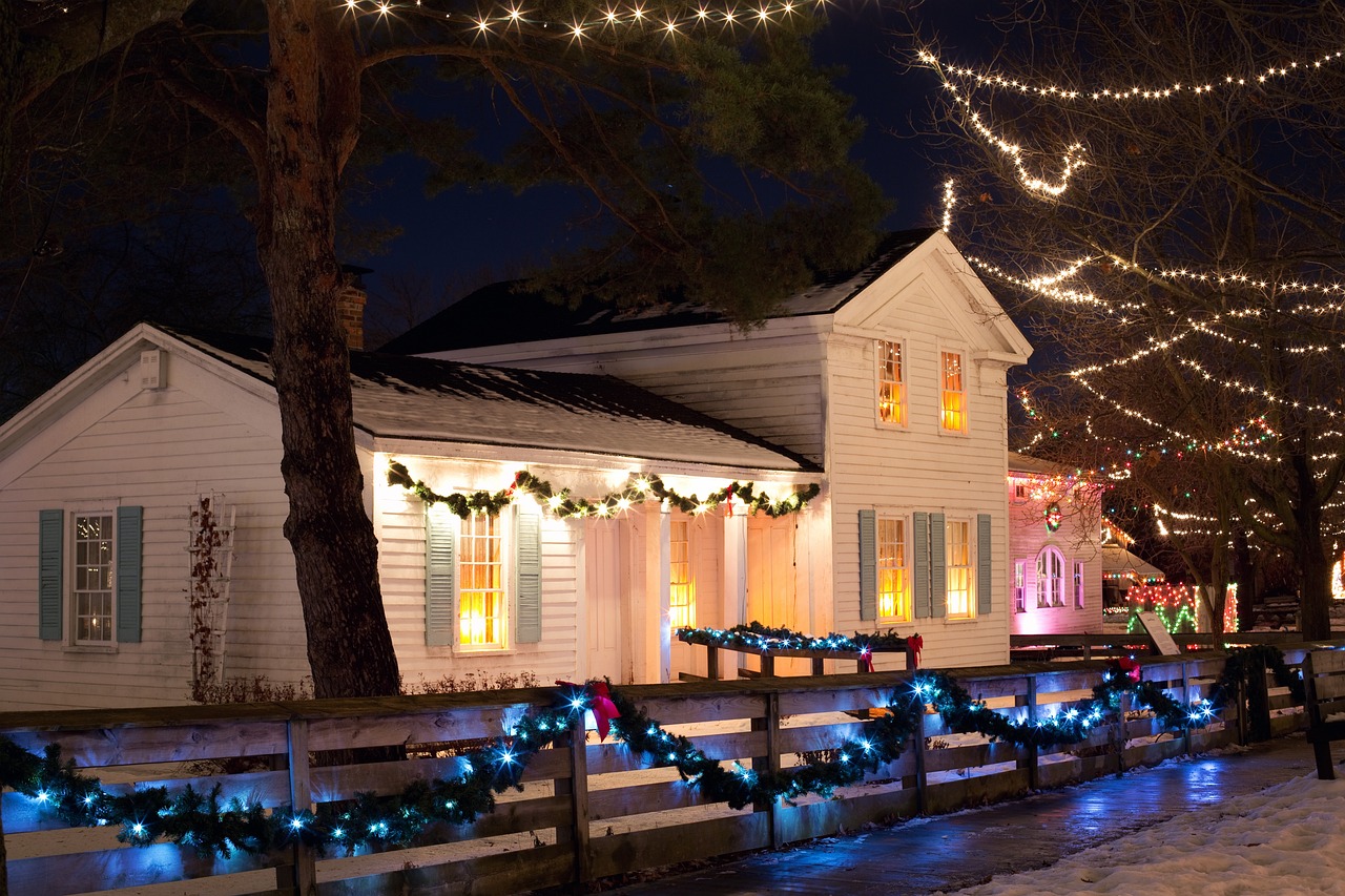 this image shows Colfax Residential Holly Jolly Christmas Lights in Sacramento, CA