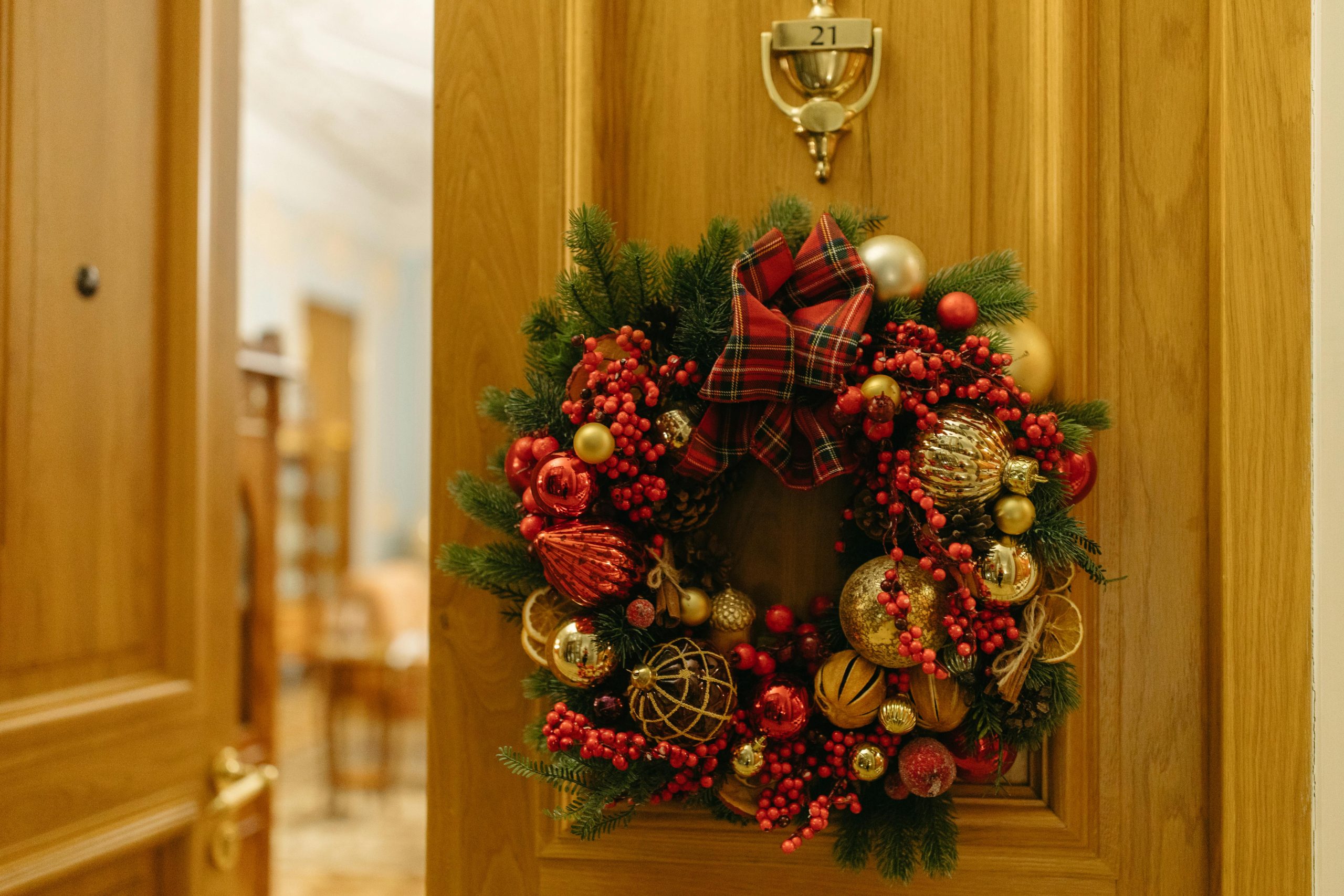 Sacramento-Christmas-wreath-hanging this image shows Christmas wreath hanging in Sacramento, CA