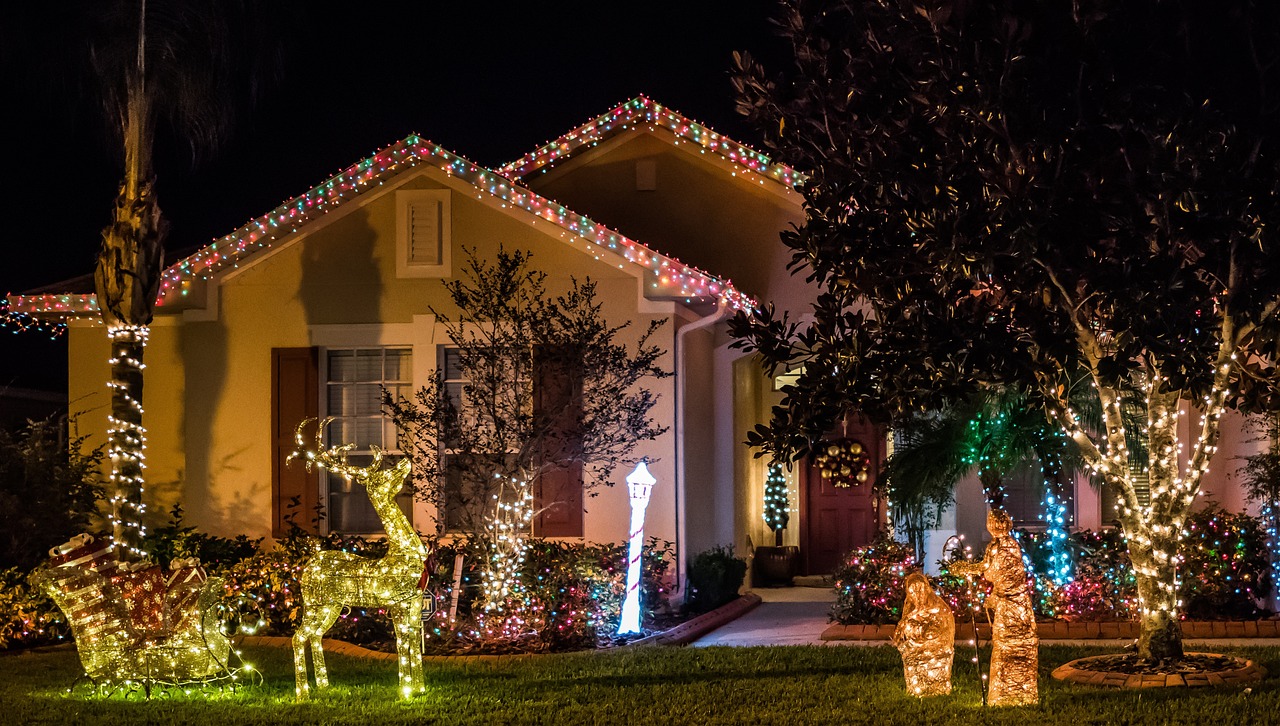 Placerville-Christmas-lights-installation this image shows Christmas lights in Placerville, CA