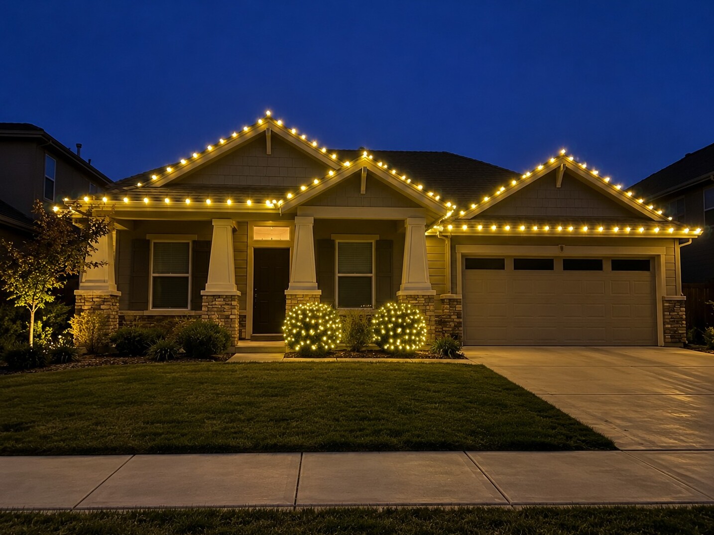Christmas light installers in Carmichael, CA: craftsman dusk c9 roofline warm white